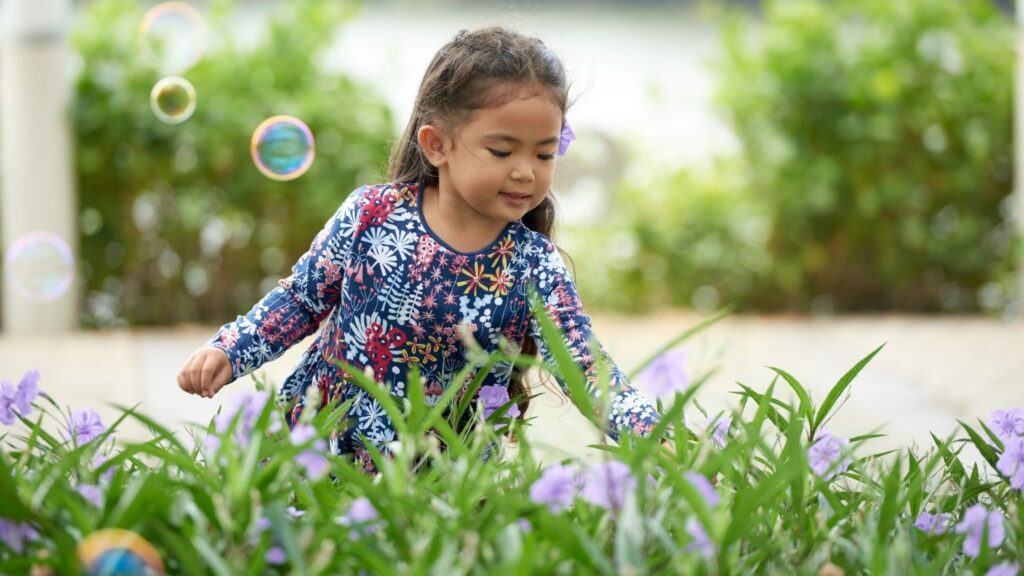 Mặt trái của sự sạch sẽ: Tại sao trẻ em ở thành phố lại dễ ốm hơn trẻ em ở nông thôn?